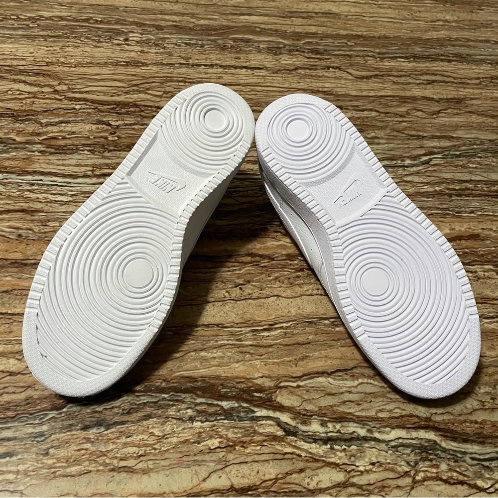 Nike White Low Top Sneakers - Picture 3 of 9